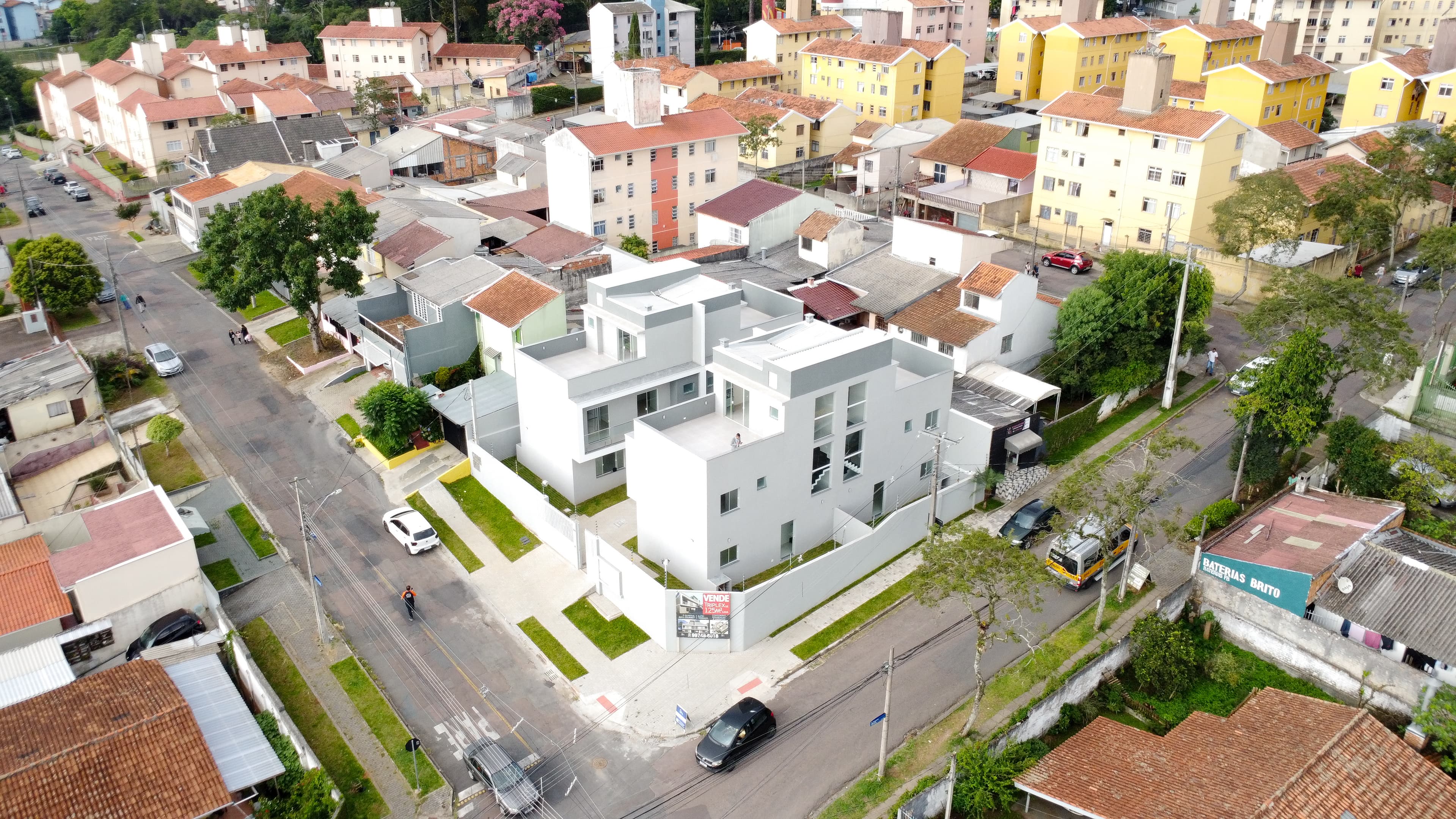 EXCELENTE TRIPLEX 3 QUARTOS NO CAMPO CUMPRIDO