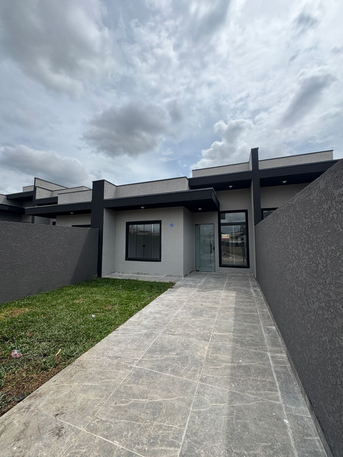 EXCELENTE CASA COM 3 QUARTOS NA FAZENDA RIO GRANDE